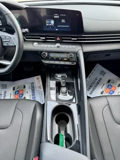 2023 Hyundai Elantra 1.5L CVT LUX Premium — фото 13