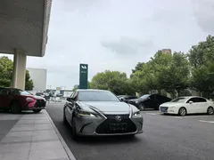 2022 Lexus ES 200 Excellence — фото 3