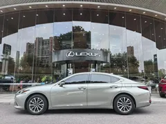 2022 Lexus ES 200 Excellence — фото 4