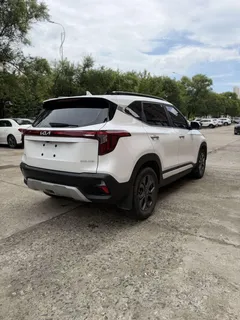 2023 Kia Seltos 1.5L IVT Luxury, белый — фото 6