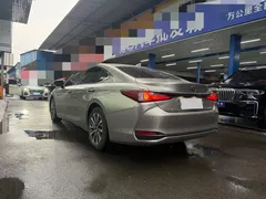 2022 Lexus ES 200 Excellence — фото 4