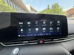 2022 Hyundai Elantra 1.5L CVT LUX Premium, белый — фото 9