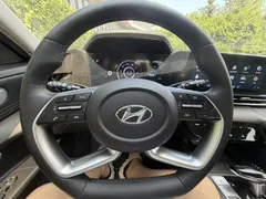 2022 Hyundai Elantra 1.5L CVT LUX Premium, белый — фото 10