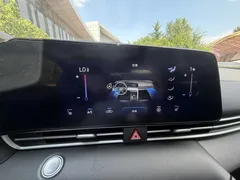 2022 Hyundai Elantra 1.5L CVT LUX Premium, белый — фото 12