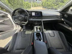 2022 Hyundai Elantra 1.5L CVT LUX Premium, белый — фото 14