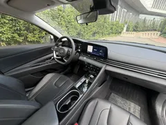 2022 Hyundai Elantra 1.5L CVT LUX Premium, белый — фото 22