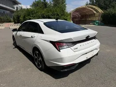 2022 Hyundai Elantra 1.5L CVT LUX Premium, белый — фото 23