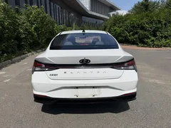 2022 Hyundai Elantra 1.5L CVT LUX Premium, белый — фото 24