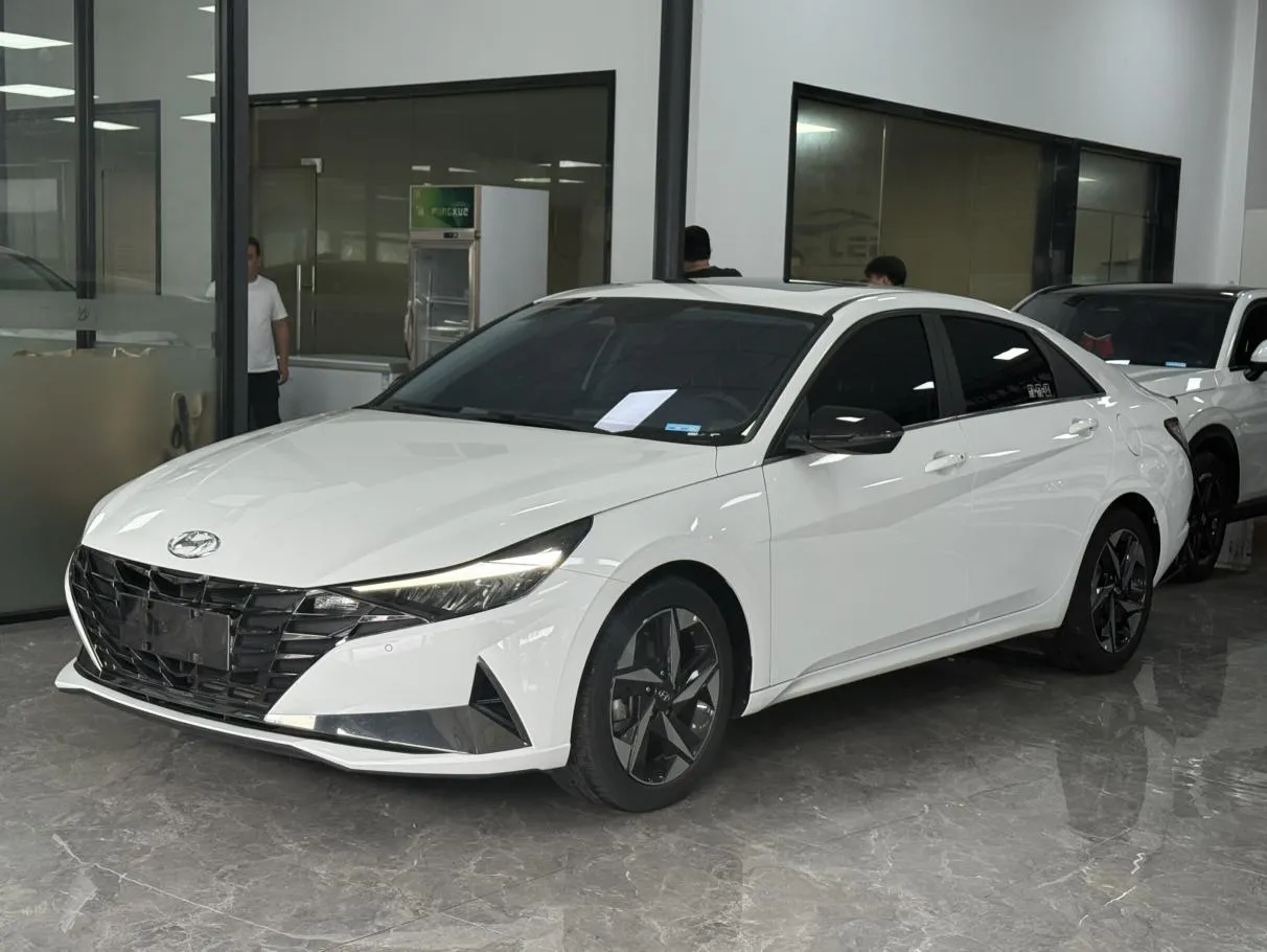 2022 Hyundai Elantra 1.5L CVT LUX Premium