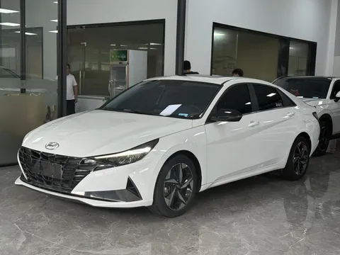 2022 Hyundai Elantra 1.5L CVT LUX Premium