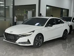 2022 Hyundai Elantra 1.5L CVT LUX Premium, белый — фото 1
