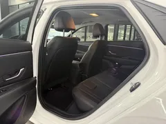 2022 Hyundai Elantra 1.5L CVT LUX Premium, белый — фото 4