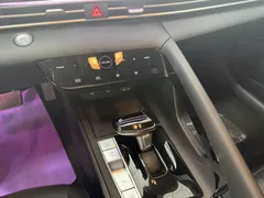 2022 Hyundai Elantra 1.5L CVT LUX Premium, белый — фото 7