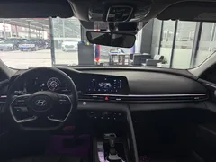 2022 Hyundai Elantra 1.5L CVT LUX Premium, белый — фото 9