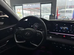2022 Hyundai Elantra 1.5L CVT LUX Premium, белый — фото 10