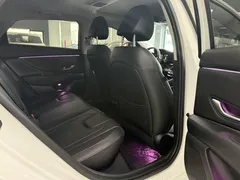 2022 Hyundai Elantra 1.5L CVT LUX Premium, белый — фото 11