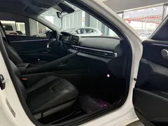 2022 Hyundai Elantra 1.5L CVT LUX Premium, белый — фото 12