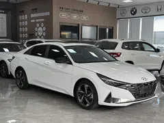 2022 Hyundai Elantra 1.5L CVT LUX Premium, белый — фото 16