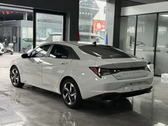 2022 Hyundai Elantra 1.5L CVT LUX Premium, белый — фото 17
