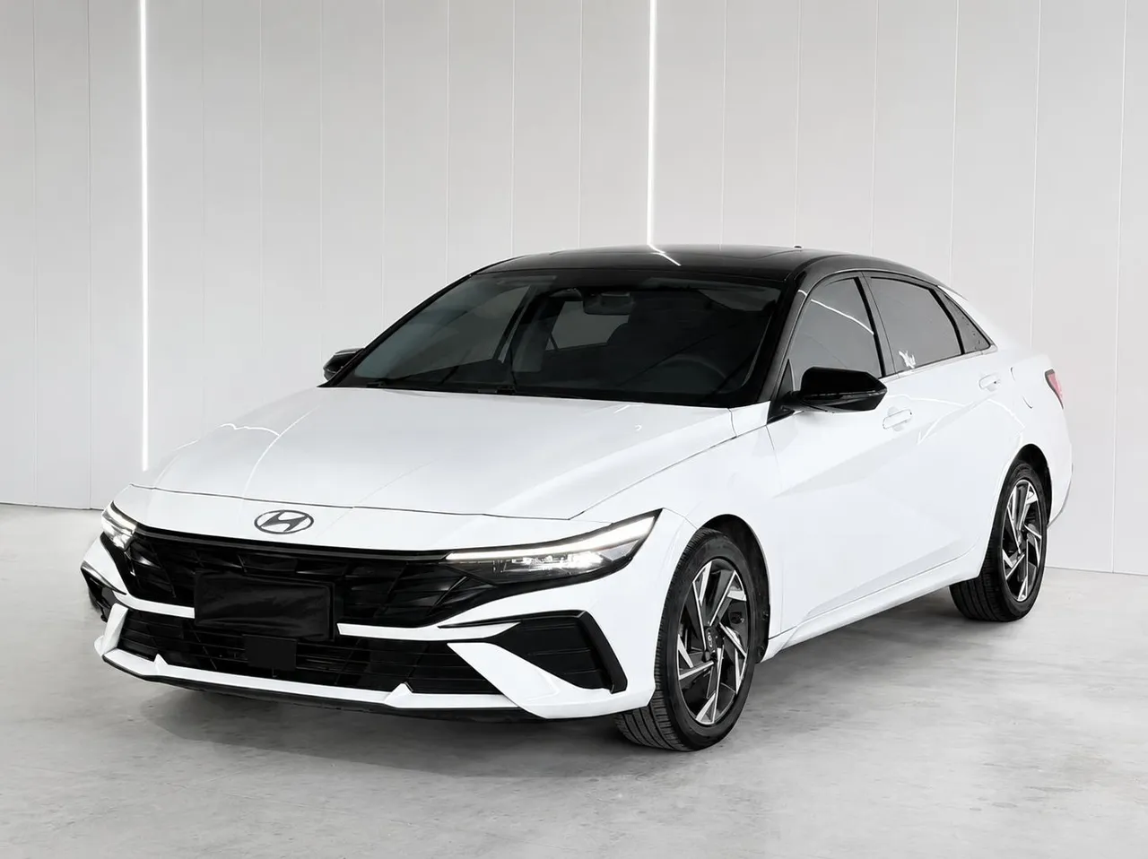 2023 Hyundai Elantra 1.5L CVT LUX Premium