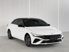 2023 Hyundai Elantra 1.5L CVT LUX Premium, белый — фото 3