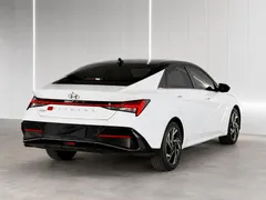 2023 Hyundai Elantra 1.5L CVT LUX Premium, белый — фото 4