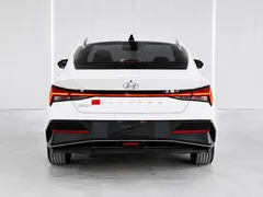 2023 Hyundai Elantra 1.5L CVT LUX Premium, белый — фото 5