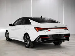 2023 Hyundai Elantra 1.5L CVT LUX Premium, белый — фото 6