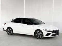 2023 Hyundai Elantra 1.5L CVT LUX Premium, белый — фото 7