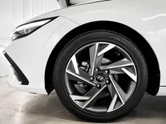 2023 Hyundai Elantra 1.5L CVT LUX Premium, белый — фото 20