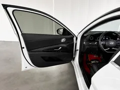 2023 Hyundai Elantra 1.5L CVT LUX Premium, белый — фото 21
