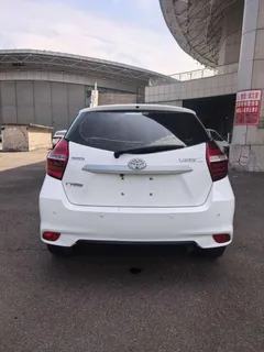 2022 Toyota Yaris L Zhixuan 1.5L CVT Leading Plus, белый — фото 2