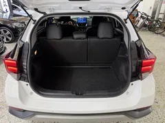 2022 Toyota Yaris L Zhixuan 1.5L CVT Luxury Plus, белый — фото 15