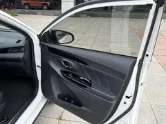 2022 Toyota Yaris L Zhixuan X 1.5L CVT Luxury Plus, белый — фото 15