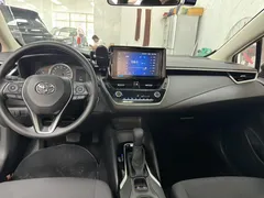 2021 Toyota Corolla 1.5L CVT Elite, белый — фото 12