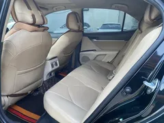 2023 Toyota Camry 2.5G Luxury, чёрный — фото 4