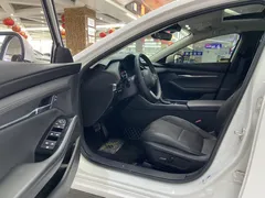 2022 Mazda Mazda3 2.0L AT, белый — фото 4