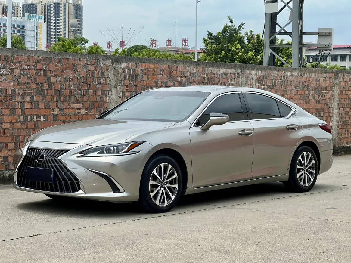 2022 Lexus ES 260 Excellence