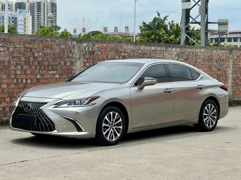 2022 Lexus ES 260 Excellence