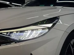 2022 Hyundai Elantra 1.5L CVT LUX Premium, белый — фото 10