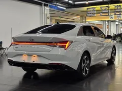 2022 Hyundai Elantra 1.5L CVT LUX Premium, белый — фото 12