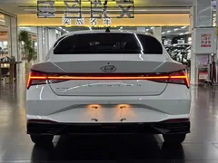 2022 Hyundai Elantra 1.5L CVT LUX Premium, белый — фото 13