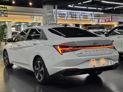2022 Hyundai Elantra 1.5L CVT LUX Premium, белый — фото 14