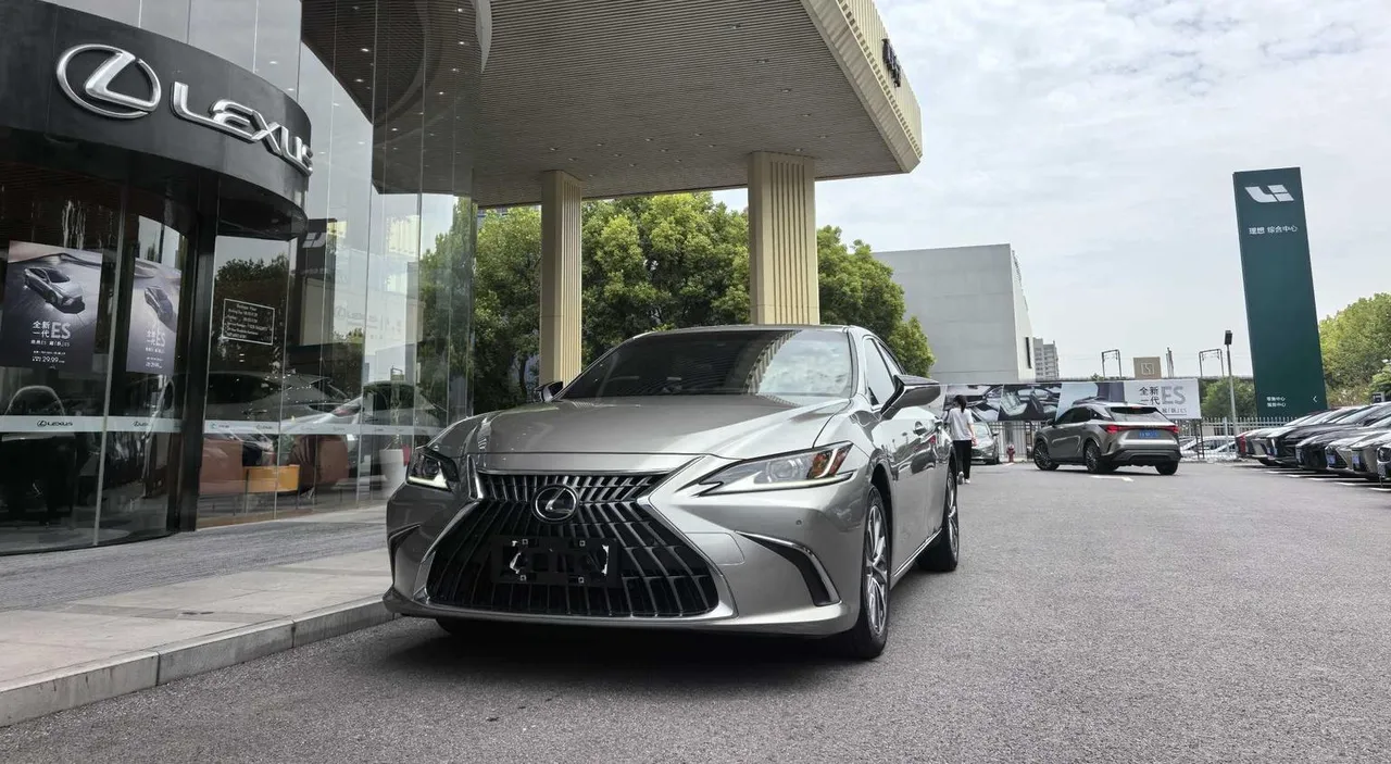 2022 Lexus ES 200 Excellence