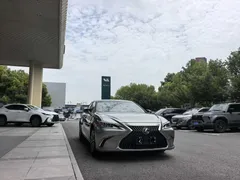 2022 Lexus ES 200 Excellence — фото 3