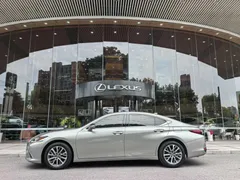 2022 Lexus ES 200 Excellence — фото 4