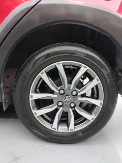 2022 Toyota Yaris L Zhixuan X 1.5L CVT Luxury Plus, красный — фото 7