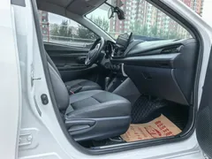 2022 Toyota Yaris L Zhixuan X 1.5L CVT Luxury Plus, белый — фото 14