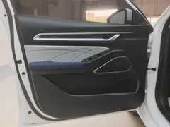 2022 Geely Emgrand 4th Gen 1.5L CVT Flagship, белый — фото 8