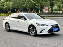 2022 Lexus ES 200 Luxury, белый — фото 3